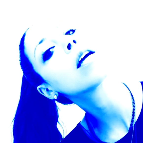 Meet your Posher, Nikoleta - Picture 1 of 1